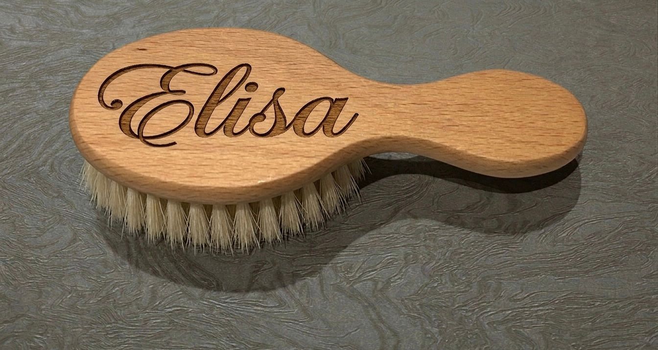 Babybürste aus Holz mit Namen