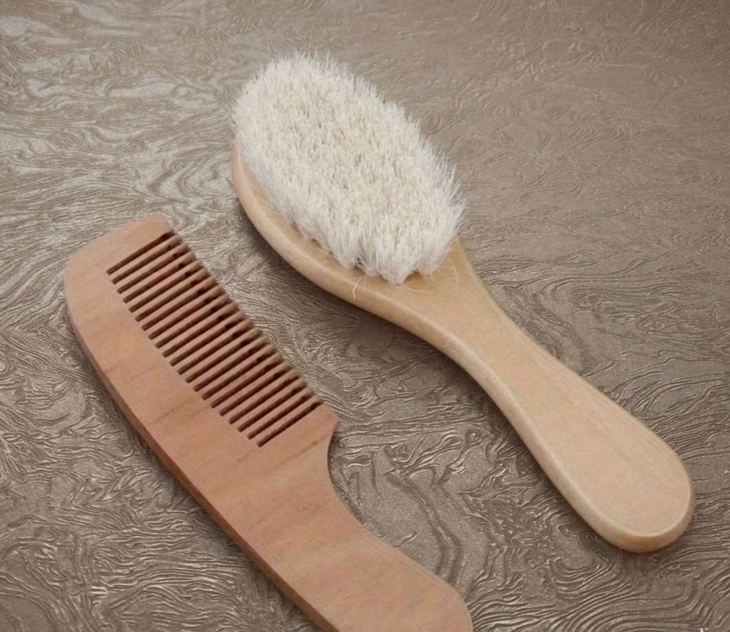 Babybürste aus Holz mit Namen – Bild 3